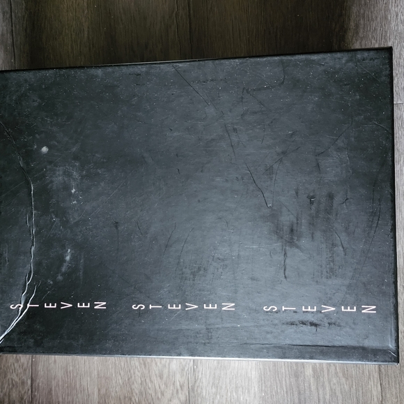 Suede Red Pumps. Platform Peep Toes. Steven by Steve Madden. Size 8 - Picture 3 of 7